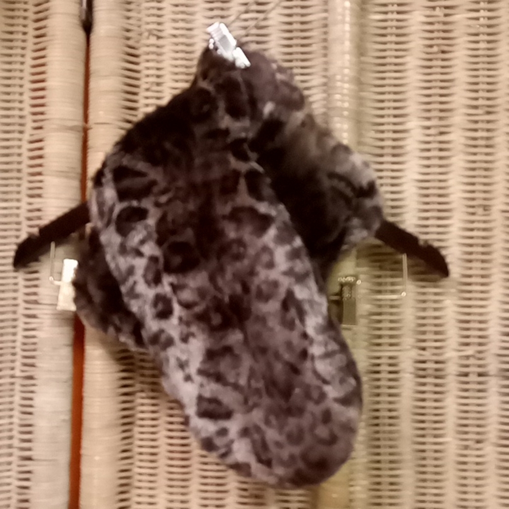 Fraas Cheetah Stole NWOT Warm Fur Neck Scarf